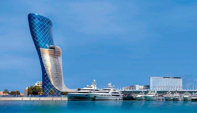 2. Падающая башня Capital Gate (фотостоп) .jpeg